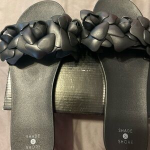 Shade & Shore Black Floral Appliqué Slide Sandals